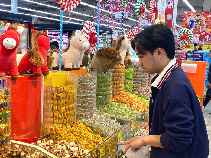Nỗ lực k&igrave;m gi&aacute; h&agrave;ng h&oacute;a Tết - Ảnh 1.