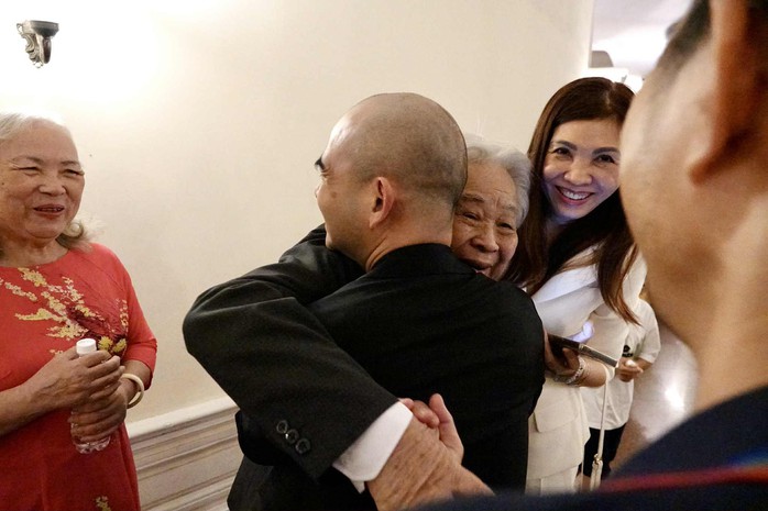 Nhạc sĩ Đức Tr&iacute; đến "Mai V&agrave;ng" ch&uacute;c mừng nhạc sĩ Cao Văn L&yacute; v&agrave; h&eacute; lộ t&acirc;m sự về thầy - Ảnh 3.