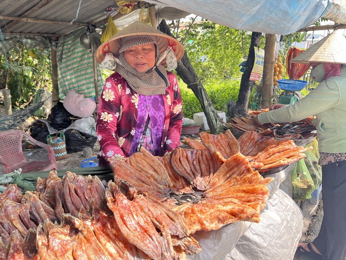 Nhộn nhịp sản xuất - kinh doanh đặc sản Tết - Ảnh 1. Nhộn nhịp sản xuất - kinh doanh đặc sản Tết - Ảnh 1.