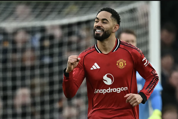 Sesko lập công phút bù giờ, Man United thắng trận Ngoại hạng thứ ba liên tiếp - Ảnh 4.