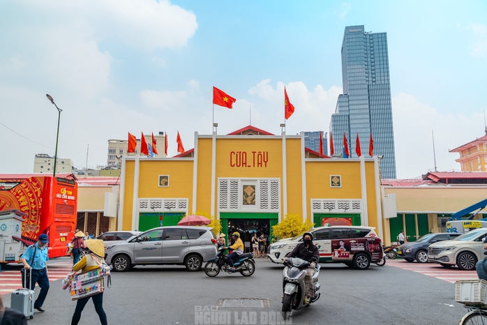 VIDEO: Người d&acirc;n n&oacute;i g&igrave; ở diện mạo mới của chợ Bến Th&agrave;nh dịp Tết B&iacute;nh Ngọ? - Ảnh 3.