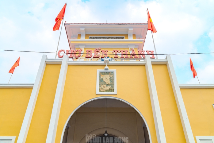 VIDEO: Người d&acirc;n n&oacute;i g&igrave; ở diện mạo mới của chợ Bến Th&agrave;nh dịp Tết B&iacute;nh Ngọ? - Ảnh 6.