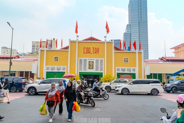 VIDEO: Người d&acirc;n n&oacute;i g&igrave; ở diện mạo mới của chợ Bến Th&agrave;nh dịp Tết B&iacute;nh Ngọ? - Ảnh 13.