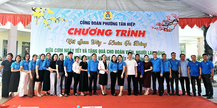 Ấm &aacute;p bữa cơm ng&agrave;y Tết do C&ocirc;ng đo&agrave;n tổ chức - Ảnh 3.