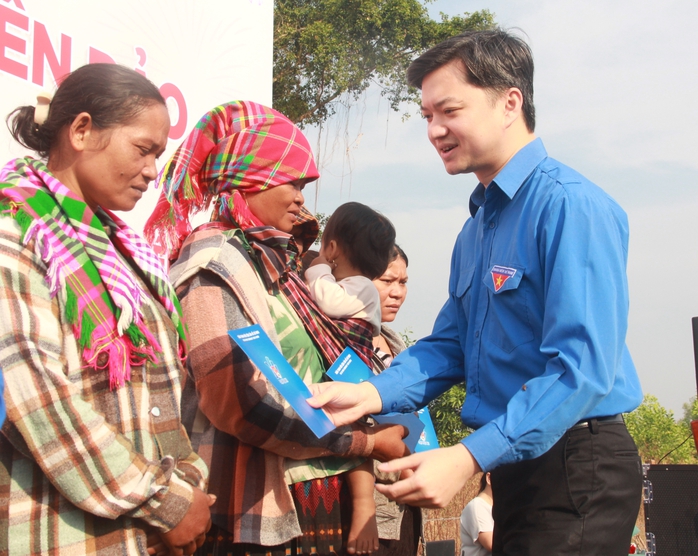 Lan tỏa tinh thần tr&aacute;ch nhiệm của tuổi trẻ từ chương tr&igrave;nh &ldquo;Xu&acirc;n Bi&ecirc;n giới - Tết biển đảo&rdquo;  - Ảnh 1.