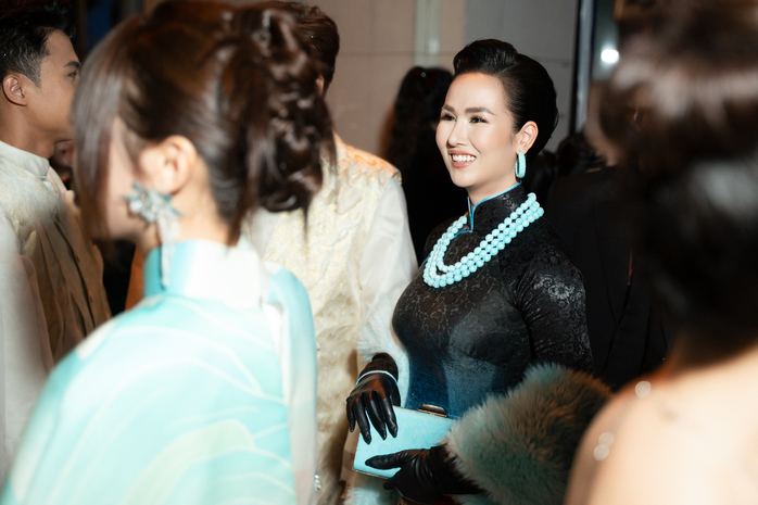 Mặc &aacute;o d&agrave;i đẹp như V&otilde; Hạ Tr&acirc;m  - Ảnh 3.