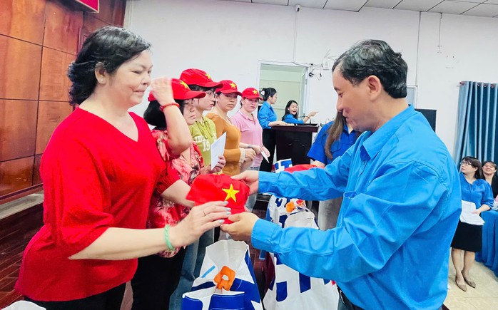 Nhiều hoạt động chăm lo Tết ý nghĩa dành cho người lao động khó khăn - Ảnh 3.