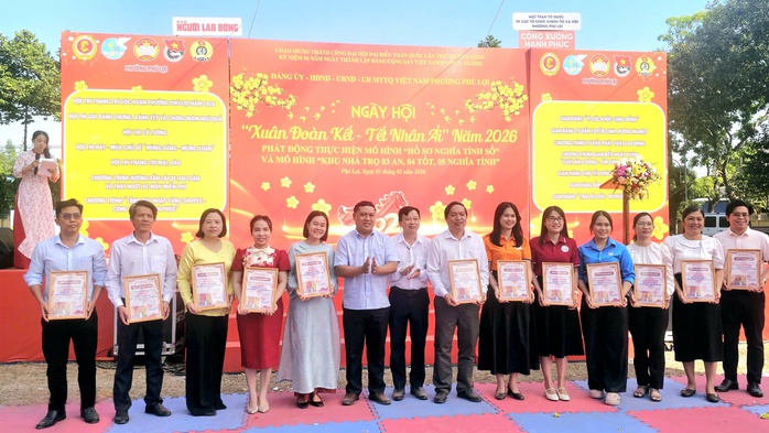 Tết đến sớm cho người nghèo tại phường Phú Lợi với quà tặng ý nghĩa - Ảnh 4. Tết đến sớm cho người nghèo tại phường Phú Lợi với quà tặng ý nghĩa - Ảnh 4.