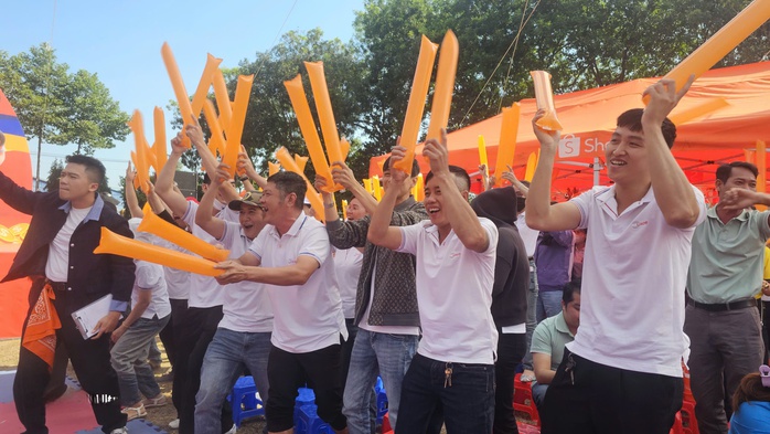 Tết đến sớm cho người nghèo tại phường Phú Lợi với quà tặng ý nghĩa - Ảnh 8. Tết đến sớm cho người nghèo tại phường Phú Lợi với quà tặng ý nghĩa - Ảnh 8.