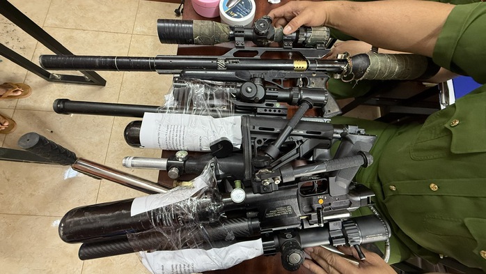 Triệt phá đường dây chế tạo súng bán trái phép tại Đắk Lắk năm 2026 - Ảnh 2. Triệt phá đường dây chế tạo súng bán trái phép tại Đắk Lắk năm 2026 - Ảnh 2.