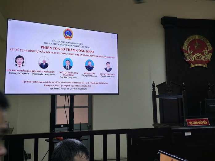 Vụ khi&ecirc;ng quan t&agrave;i g&acirc;y sốc ở chợ Bến Th&agrave;nh: H&ocirc;m nay, 11 bị c&aacute;o hầu t&ograve;a - Ảnh 2.