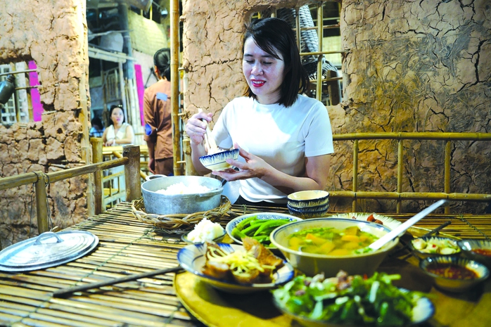 T&aacute;i hi&ecirc;n m&acirc;m cơm bao cấp - Ảnh 1.