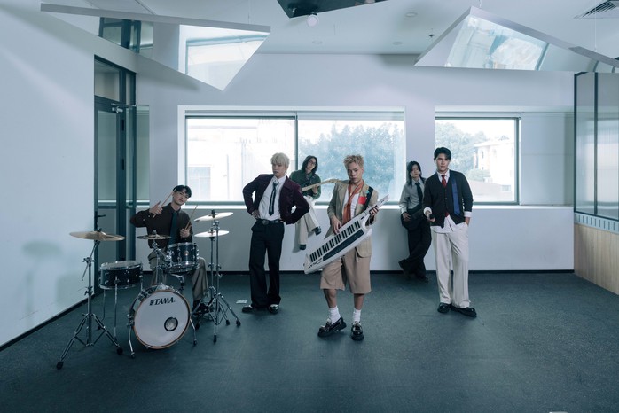 "&Ocirc;ng ho&agrave;ng tạo hit" Hứa Kim Tuyền g&acirc;y chấn động với "SẠCCC PIN"  - Ảnh 3.