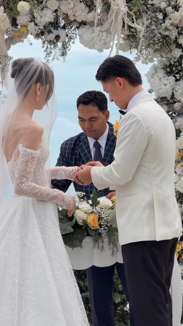 "Nữ thần ch&acirc;n d&agrave;i" b&iacute; mật cưới người t&igrave;nh l&acirc;u năm - Ảnh 5.