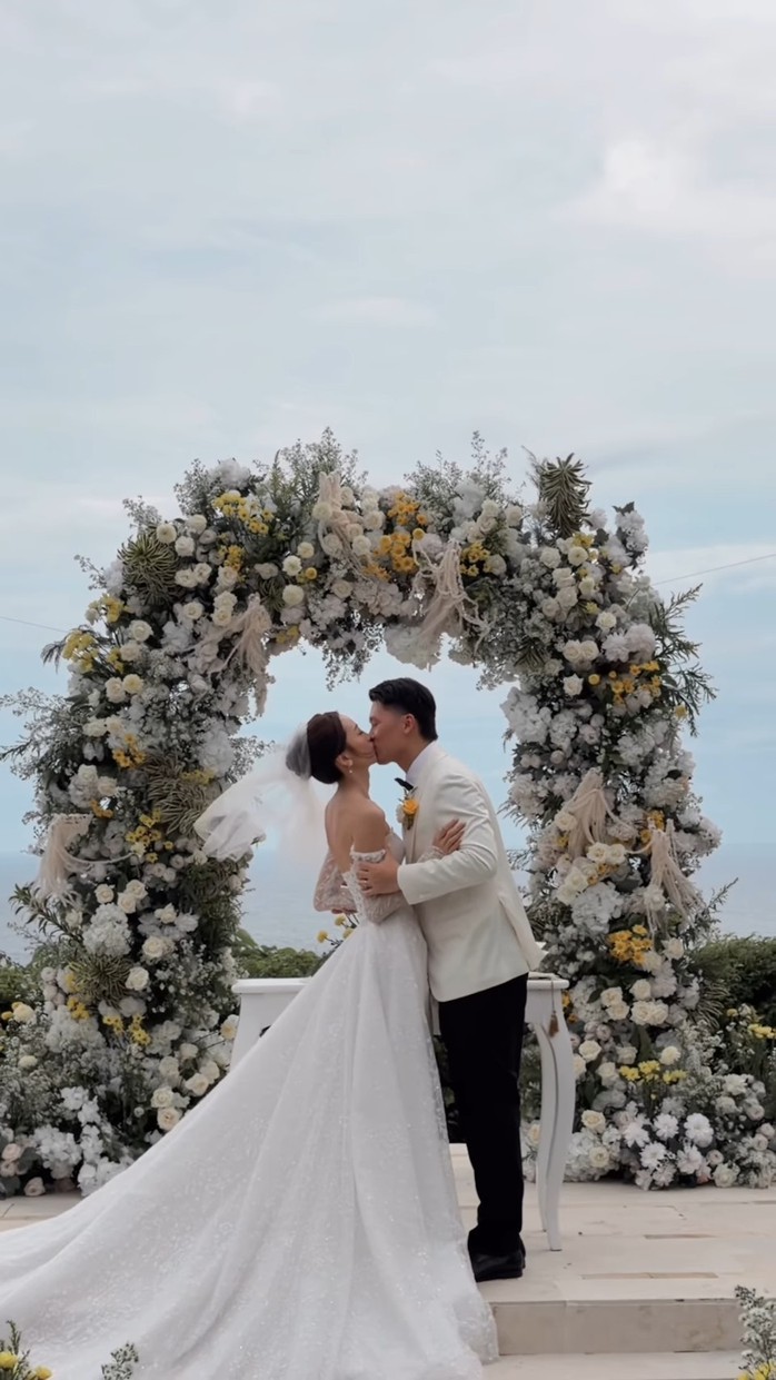 "Nữ thần ch&acirc;n d&agrave;i" b&iacute; mật cưới người t&igrave;nh l&acirc;u năm - Ảnh 7.