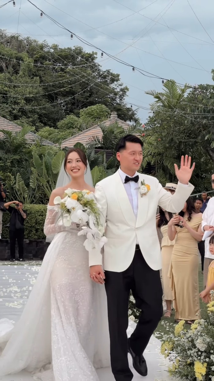 "Nữ thần ch&acirc;n d&agrave;i" b&iacute; mật cưới người t&igrave;nh l&acirc;u năm - Ảnh 4.