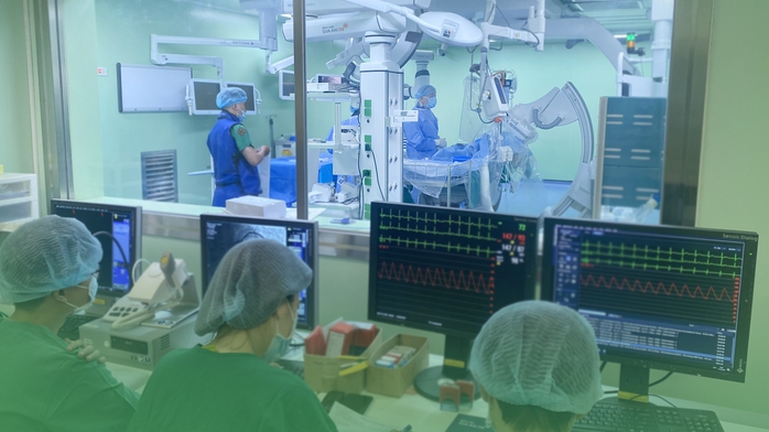 Đau bụng th&ocirc;ng thường, v&agrave;o viện đặt khẩn 5 stent c&ugrave;ng l&uacute;c - Ảnh 2.