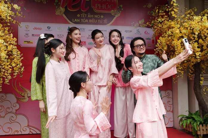 Trao hơn 1,3 tỉ đồng cho người ngh&egrave;o ăn Tết  - Ảnh 4.