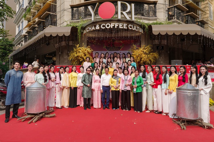 Trao hơn 1,3 tỉ đồng cho người ngh&egrave;o ăn Tết  - Ảnh 6.