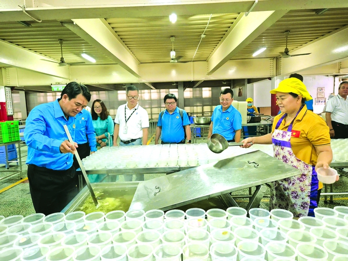   C&ocirc;ng đo&agrave;n mạnh mẽ chuyển m&igrave;nh - Ảnh 1.