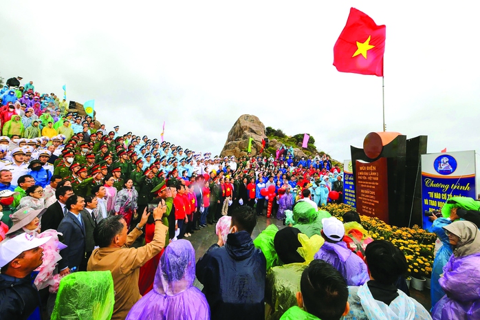 Lan tỏa l&ograve;ng y&ecirc;u nước, thắp s&aacute;ng ngọn lửa nh&acirc;n &aacute;i  - Ảnh 2.