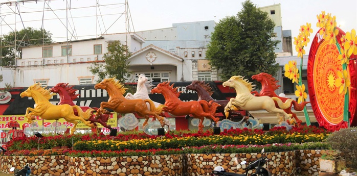 Ngắm linh vật ngựa &ldquo; m&atilde; đ&aacute;o th&agrave;nh c&ocirc;ng &rdquo; đ&oacute;n Xu&acirc;n tại C&agrave; Mau 2026 - Ảnh 3.