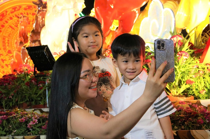 Ngắm linh vật ngựa &ldquo; m&atilde; đ&aacute;o th&agrave;nh c&ocirc;ng &rdquo; đ&oacute;n Xu&acirc;n tại C&agrave; Mau 2026 - Ảnh 9.