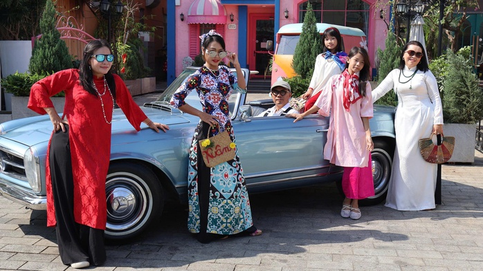 Trưng b&agrave;y xe cổ miễn ph&iacute; h&uacute;t kh&aacute;ch tham quan dịp Tết ở TP HCM   - Ảnh 5.