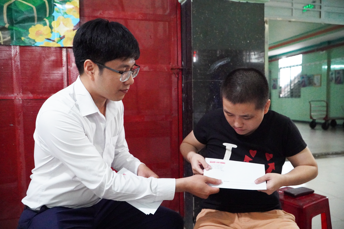 Tết n&agrave;y c&aacute;c ch&aacute;u được ăn ngon, mặc đẹp rồi! - Ảnh 3.