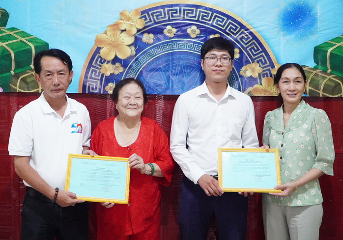 Tết n&agrave;y c&aacute;c ch&aacute;u được ăn ngon, mặc đẹp rồi! - Ảnh 4.