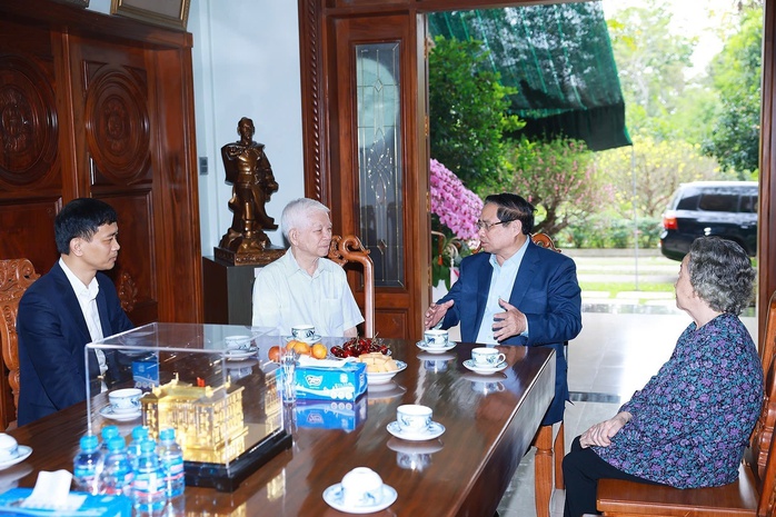 Thăm, ch&uacute;c Tết gia đ&igrave;nh nguy&ecirc;n l&atilde;nh đạo Đảng, Nh&agrave; nước - Ảnh 1.