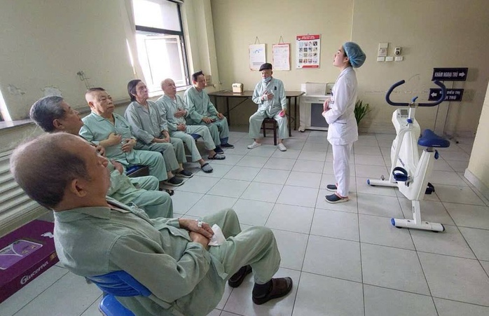 Bộ Y tế kiểm tra đột xuất việc trực cấp cứu, kh&aacute;m, chữa bệnh dịp Tết  - Ảnh 5.