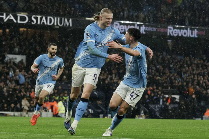 Thắng nghiền &eacute;p Fulham, Man City b&aacute;m đuổi cuộc đua ng&ocirc;i đầu - Ảnh 4.