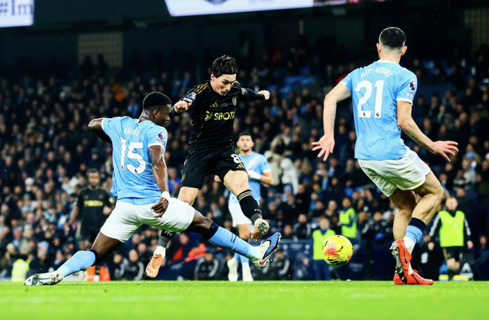 Thắng nghiền &eacute;p Fulham, Man City b&aacute;m đuổi cuộc đua ng&ocirc;i đầu - Ảnh 1.