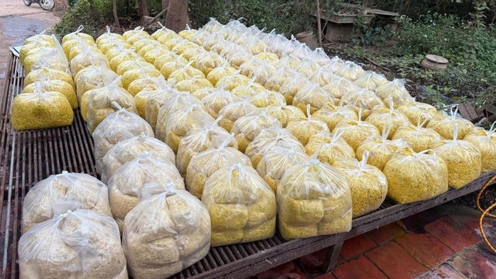 Trộn chất cấm độc hại để chế biến riềng xay b&aacute;n người d&acirc;n chế biến thức ăn - Ảnh 2.