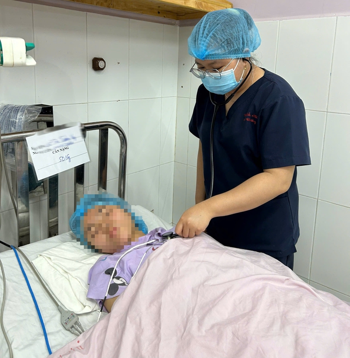 Cả gia đ&igrave;nh nhập viện sau bữa cơm c&aacute; biển v&igrave; ngộ độc Ciguatoxin - Ảnh 1.