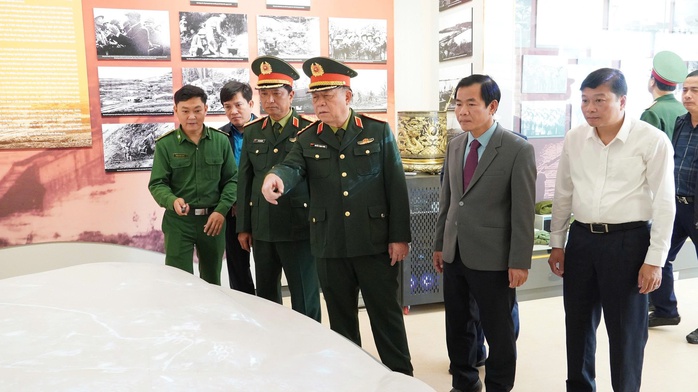 Đại tướng Nguyễn Trọng Nghĩa thăm, ch&uacute;c Tết tại Quảng Trị - Ảnh 3.