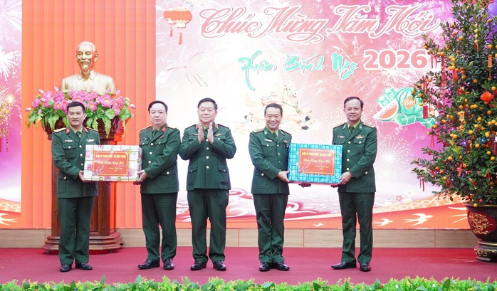Đại tướng Nguyễn Trọng Nghĩa thăm, ch&uacute;c Tết tại Quảng Trị - Ảnh 1.