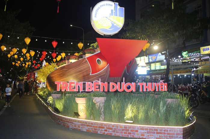 TPHCM: Khai mạc Chợ hoa xu&acirc;n "Tr&ecirc;n bến dưới thuyền" Tết B&iacute;nh Ngọ 2026 - Ảnh 10.