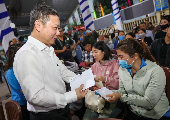 H&aacute;o hức về qu&ecirc; đ&oacute;n Tết trong niềm vui sum vầy - Ảnh 1.