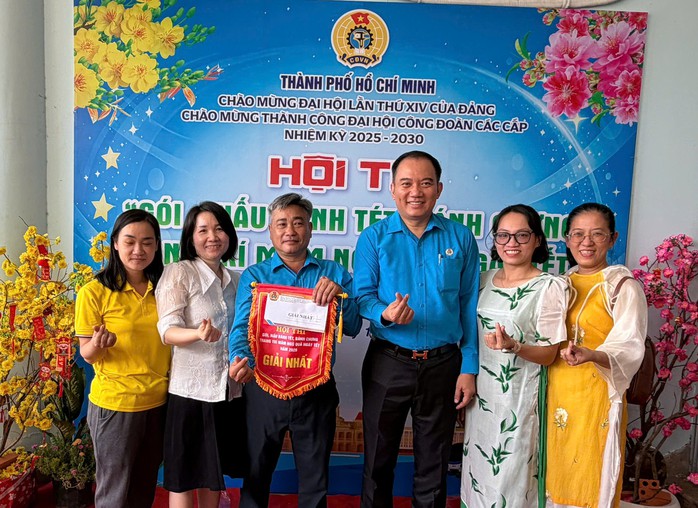 Tết kh&ocirc;ng xa nh&agrave; ấp &aacute;p của người lao động kh&oacute; khăn - Ảnh 7.