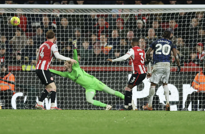 Arsenal mất điểm trước Brentford, thử th&aacute;ch ng&ocirc;i đầu Ngoại hạng - Ảnh 3.