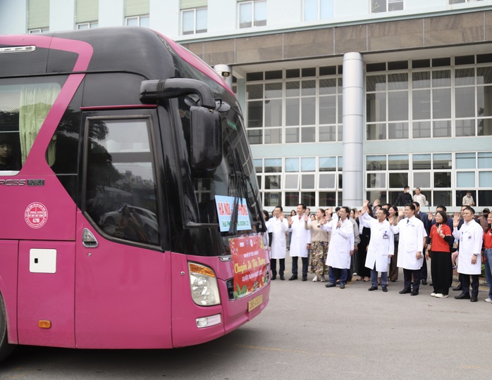 Hơn 1.200 bệnh nh&acirc;n dự cơm tất ni&ecirc;n, l&ecirc;n chuyến xe miễn ph&iacute; về qu&ecirc; - Ảnh 11.