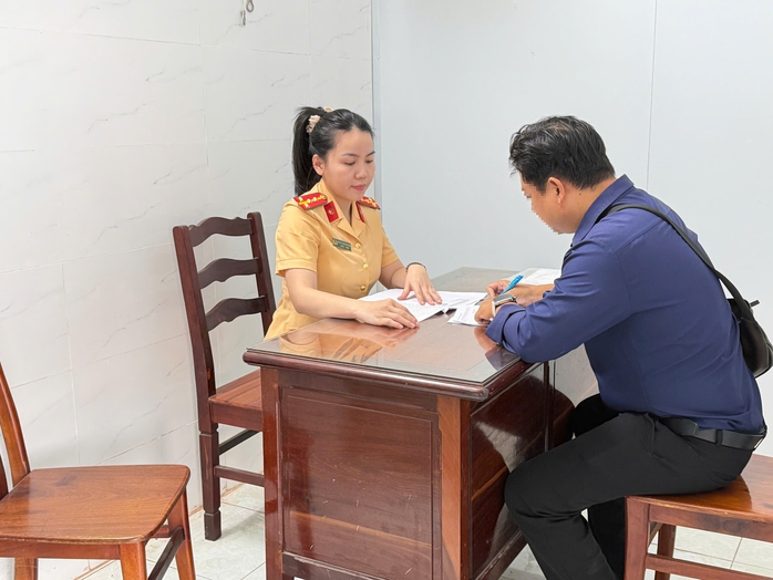 Chủ đầu tư TPHCM bị phạt hai lần v&igrave; lỗi kh&ocirc;ng bố tr&iacute; người điều tiết giao th&ocirc;ng - Ảnh 1.