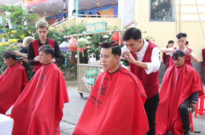 X&acirc;y Tết 2026 trao qu&agrave; cho 600 c&ocirc;ng nh&acirc;n m&ocirc;i trường, tho&aacute;t nước ở Đ&agrave; Nẵng - Ảnh 6.