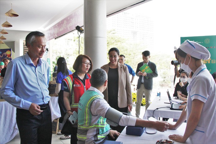 X&acirc;y Tết 2026 trao qu&agrave; cho 600 c&ocirc;ng nh&acirc;n m&ocirc;i trường, tho&aacute;t nước ở Đ&agrave; Nẵng - Ảnh 4.