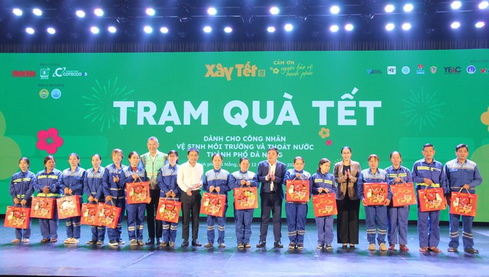 X&acirc;y Tết 2026 trao qu&agrave; cho 600 c&ocirc;ng nh&acirc;n m&ocirc;i trường, tho&aacute;t nước ở Đ&agrave; Nẵng - Ảnh 1.