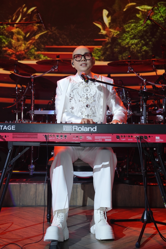 Happy new year của Phan Đinh T&ugrave;ng  - Ảnh 3.