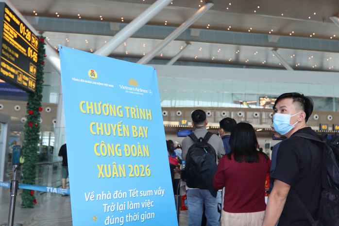Chuyến bay C&ocirc;ng đo&agrave;n đưa hơn 1.050 c&ocirc;ng nh&acirc;n về qu&ecirc; đ&oacute;n Tết - Ảnh 12.