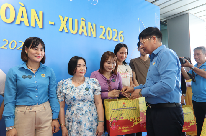 Chuyến bay C&ocirc;ng đo&agrave;n đưa hơn 1.050 c&ocirc;ng nh&acirc;n về qu&ecirc; đ&oacute;n Tết - Ảnh 6.